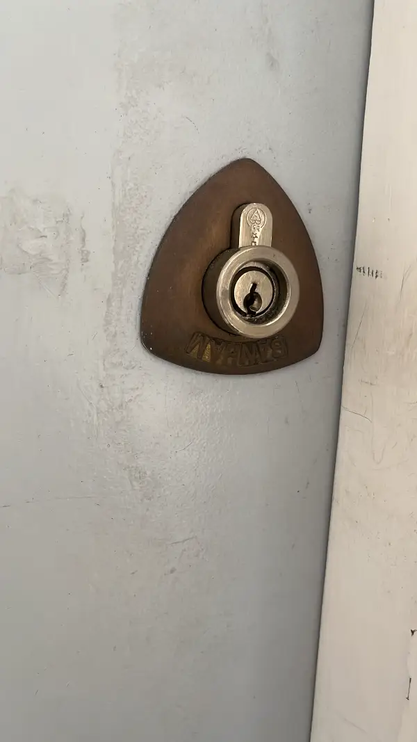 Banham lock emergency lockout in North Dulwich, London, opened using non-destructive entry with no damage to the door or lock.